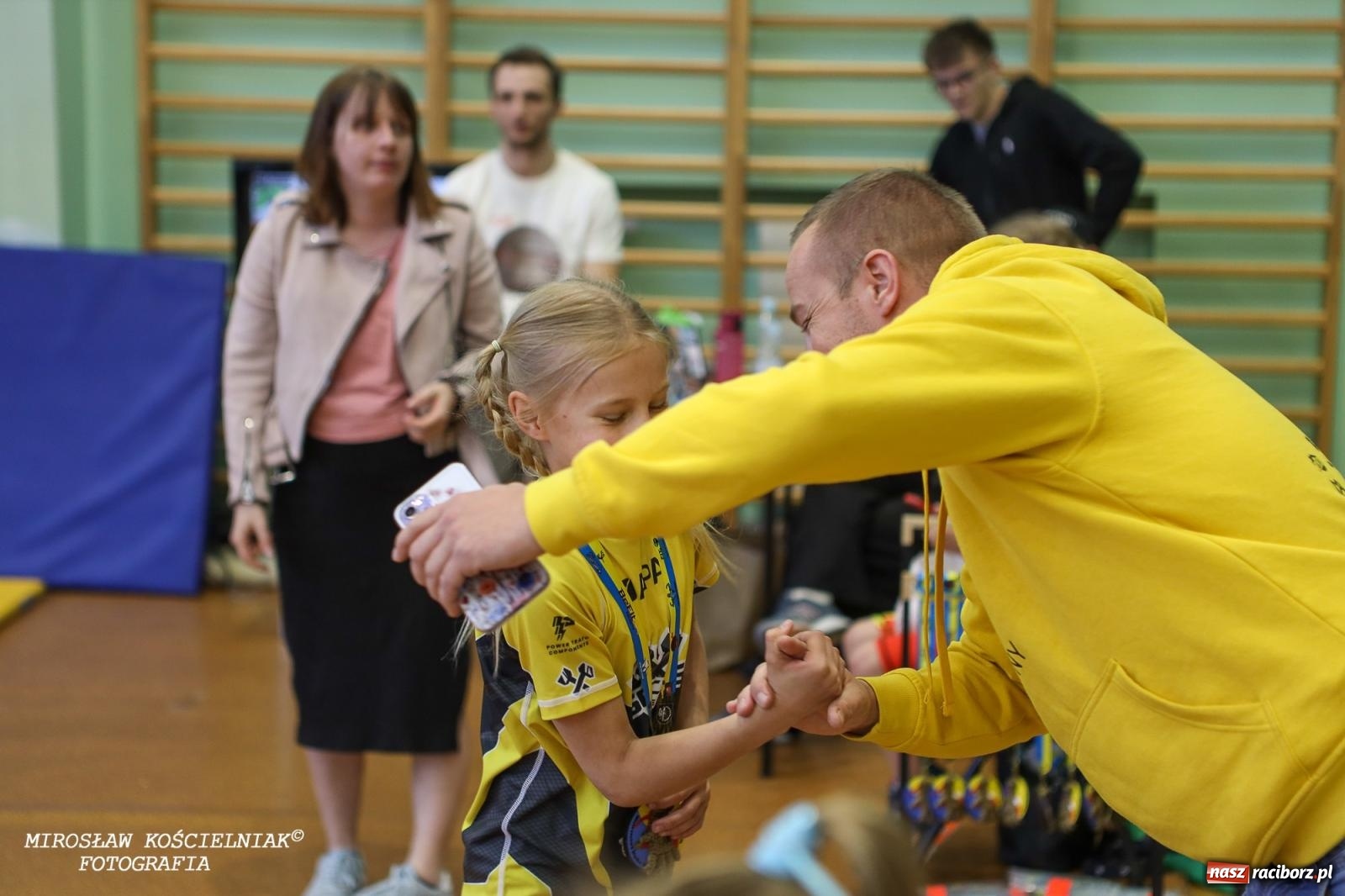 Zdjęcie w galerii na portalu naszraciborz.pl: Ponad 100 młodych zawodników na Mistrzostwach Śląska Ninja Monkey Kids w Raciborzu wiadomości z regionu