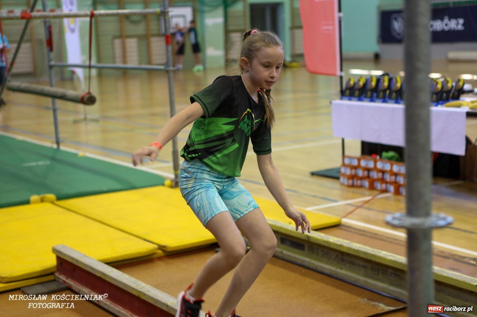 Zdjęcie w galerii na portalu naszraciborz.pl: Ponad 100 młodych zawodników na Mistrzostwach Śląska Ninja Monkey Kids w Raciborzu wiadomości z regionu