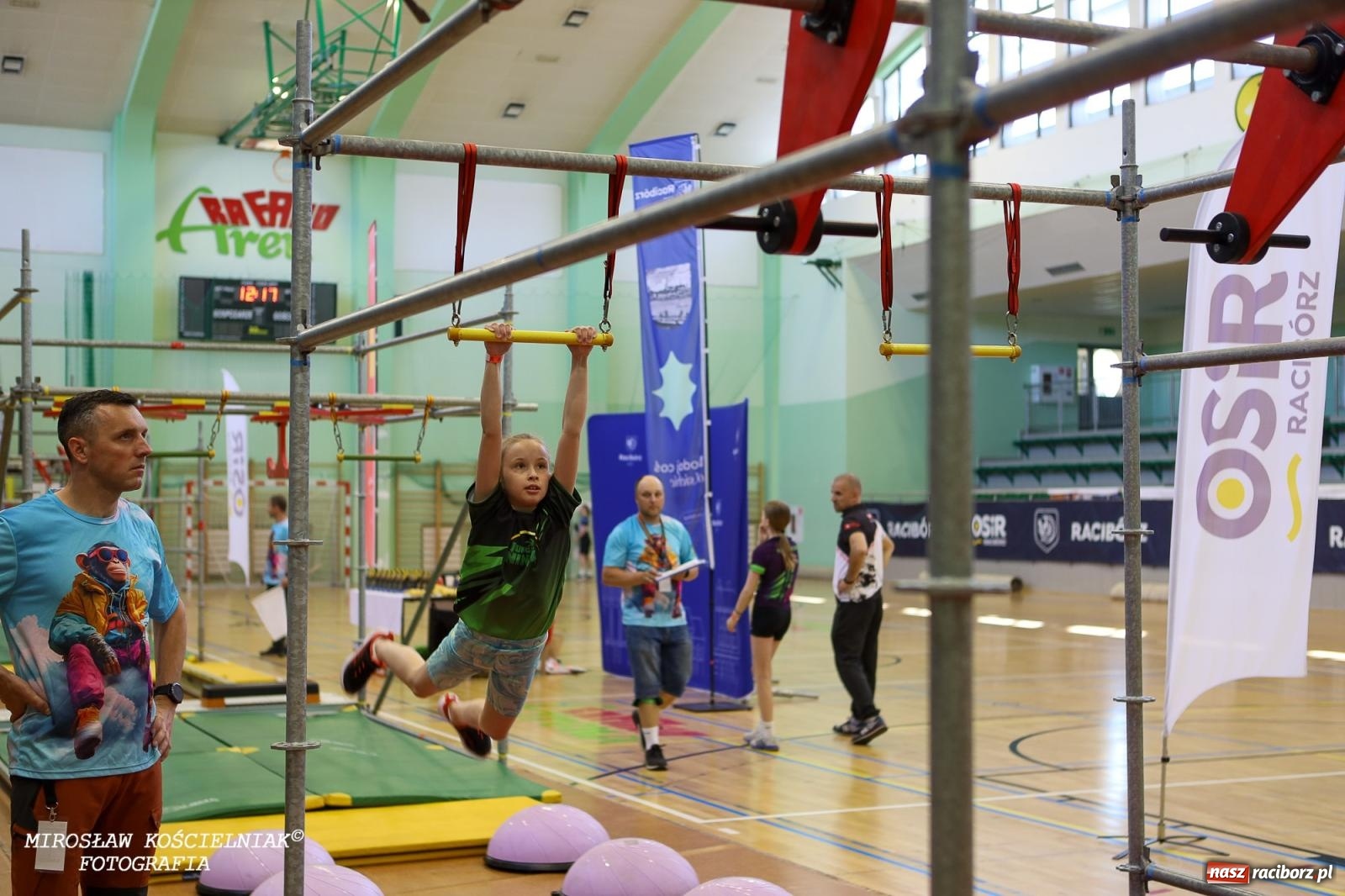 Zdjęcie w galerii na portalu naszraciborz.pl: Ponad 100 młodych zawodników na Mistrzostwach Śląska Ninja Monkey Kids w Raciborzu wiadomości z regionu