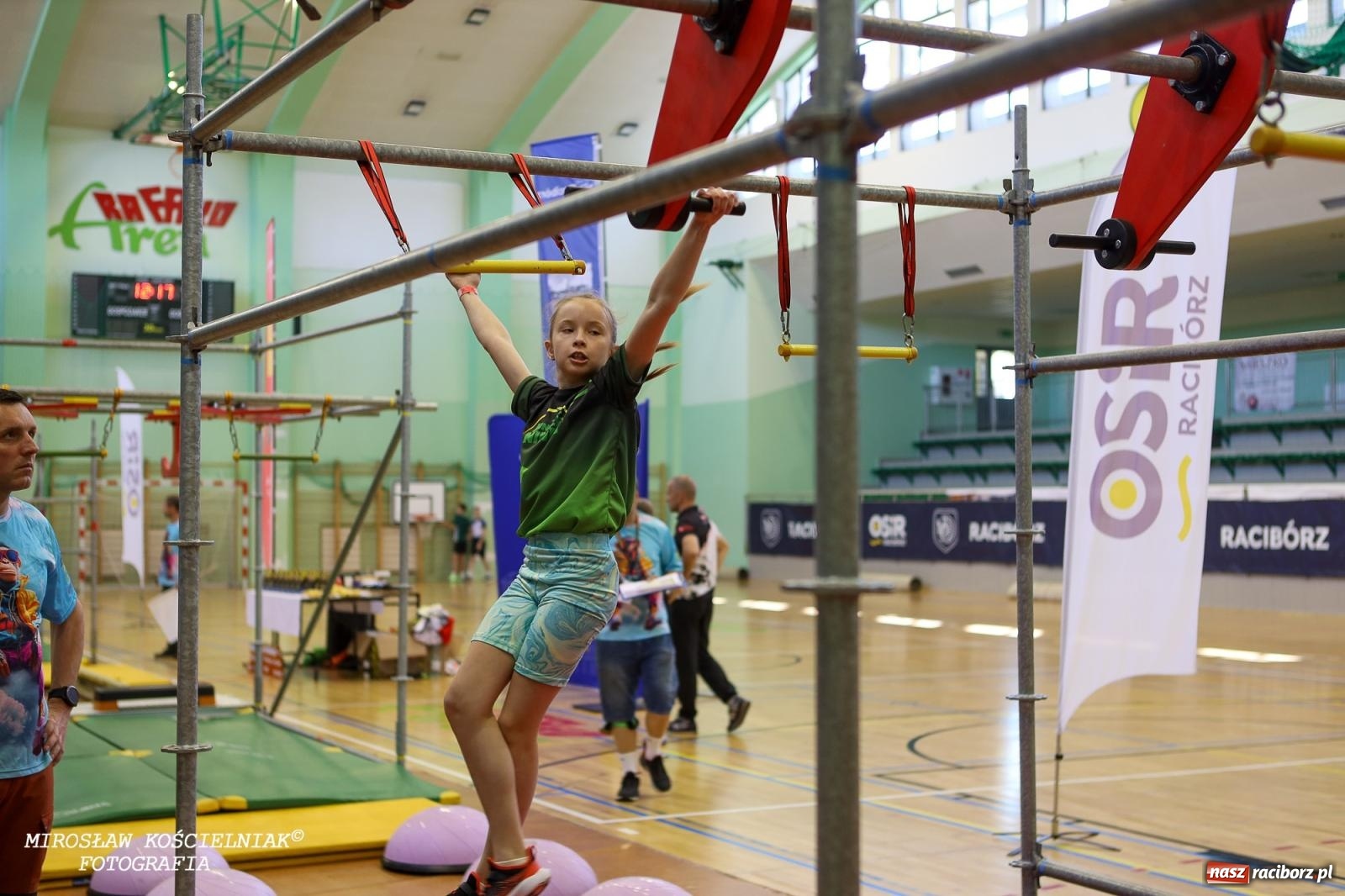 Zdjęcie w galerii na portalu naszraciborz.pl: Ponad 100 młodych zawodników na Mistrzostwach Śląska Ninja Monkey Kids w Raciborzu wiadomości z regionu
