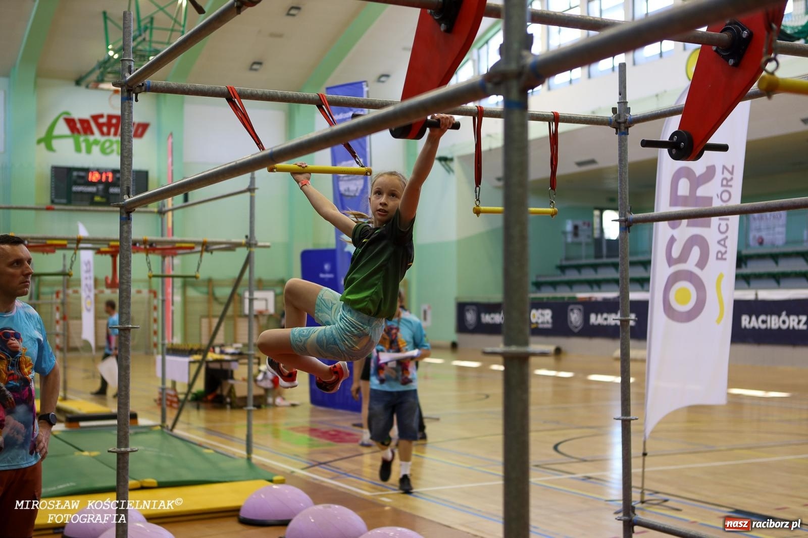 Zdjęcie w galerii na portalu naszraciborz.pl: Ponad 100 młodych zawodników na Mistrzostwach Śląska Ninja Monkey Kids w Raciborzu wiadomości z regionu