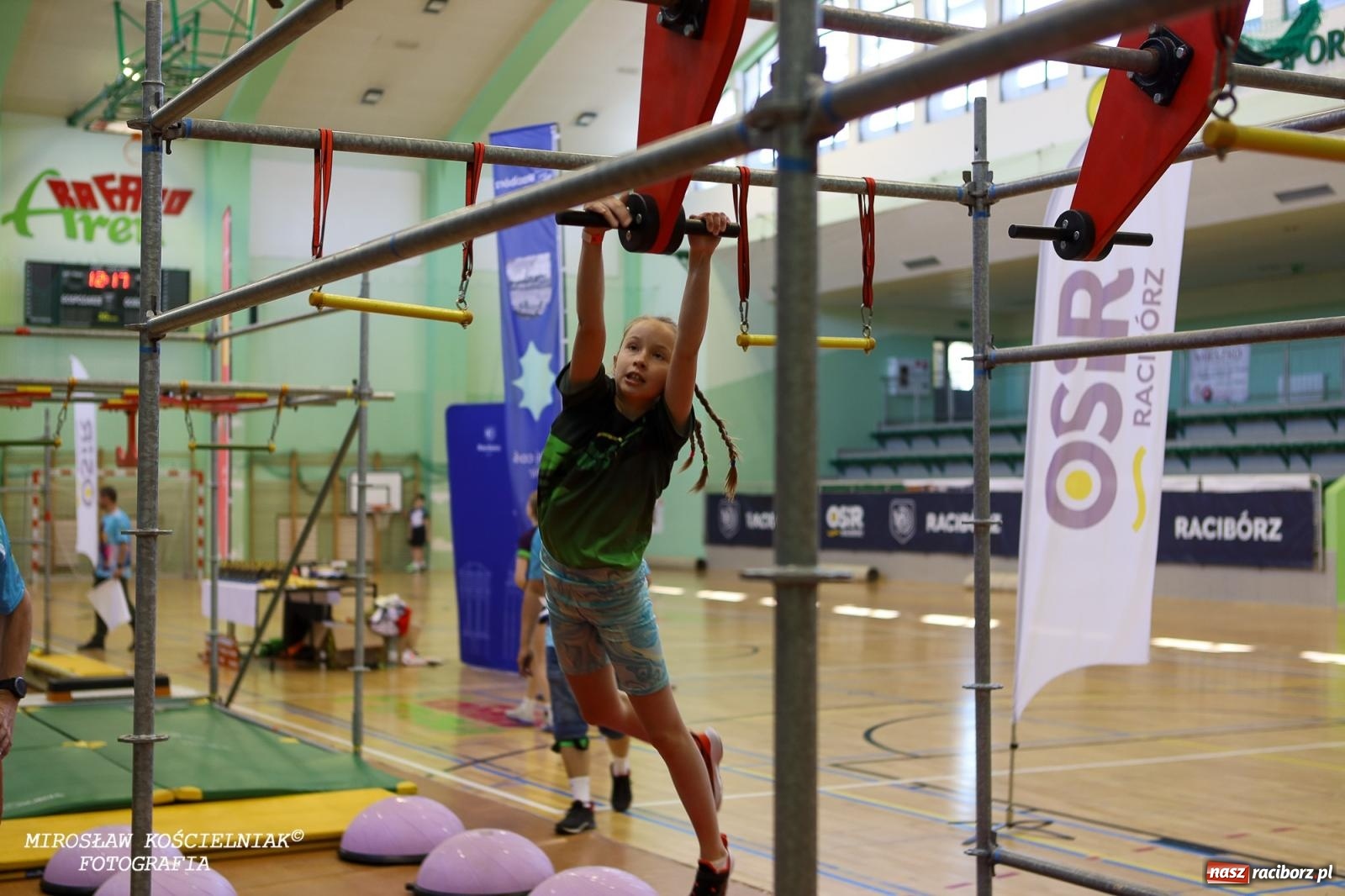 Zdjęcie w galerii na portalu naszraciborz.pl: Ponad 100 młodych zawodników na Mistrzostwach Śląska Ninja Monkey Kids w Raciborzu wiadomości z regionu