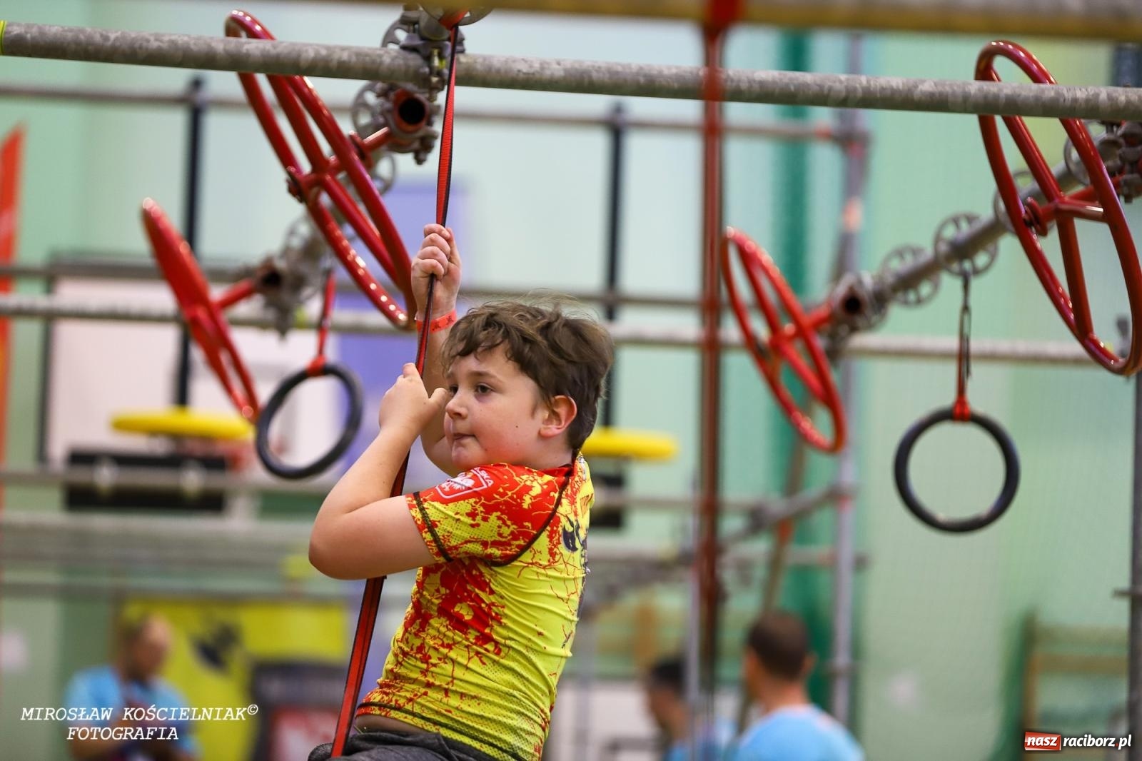 Zdjęcie w galerii na portalu naszraciborz.pl: Ponad 100 młodych zawodników na Mistrzostwach Śląska Ninja Monkey Kids w Raciborzu wiadomości z regionu
