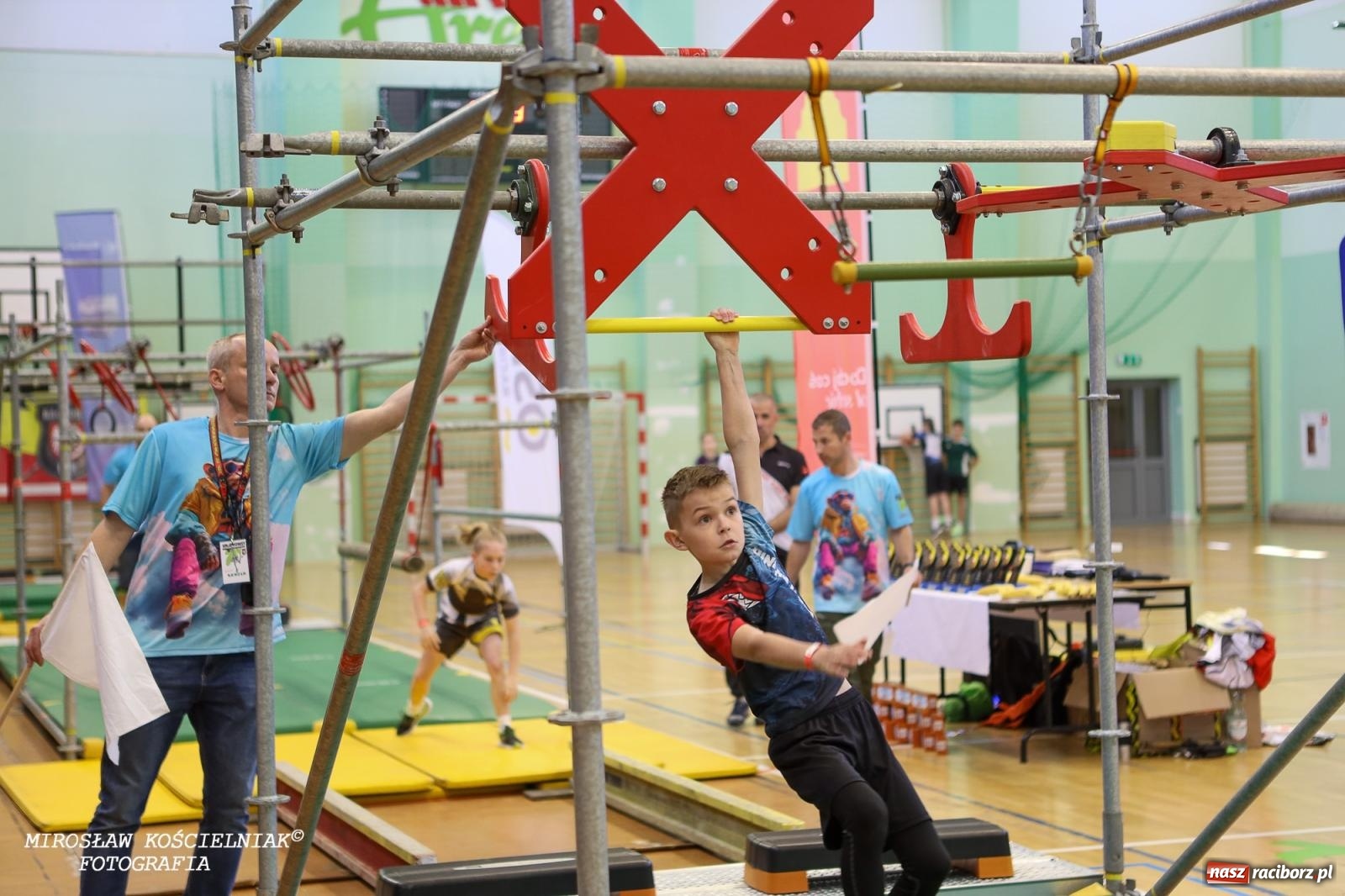 Zdjęcie w galerii na portalu naszraciborz.pl: Ponad 100 młodych zawodników na Mistrzostwach Śląska Ninja Monkey Kids w Raciborzu wiadomości z regionu
