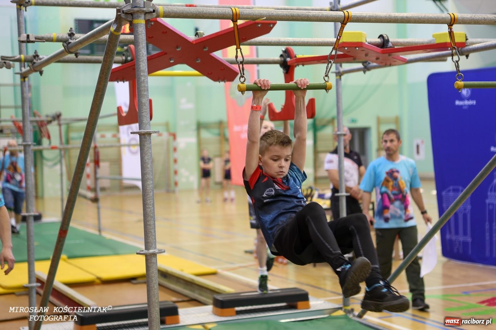 Zdjęcie w galerii na portalu naszraciborz.pl: Ponad 100 młodych zawodników na Mistrzostwach Śląska Ninja Monkey Kids w Raciborzu wiadomości z regionu