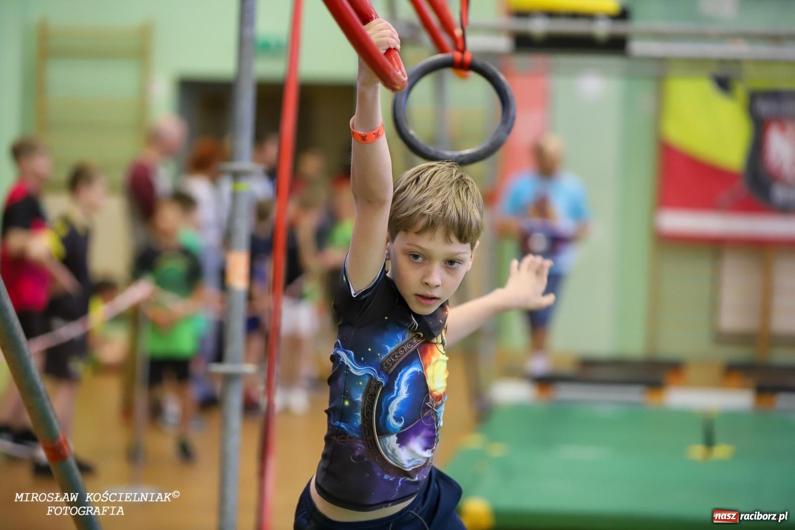 Zdjęcie w galerii na portalu naszraciborz.pl: Ponad 100 młodych zawodników na Mistrzostwach Śląska Ninja Monkey Kids w Raciborzu wiadomości z regionu