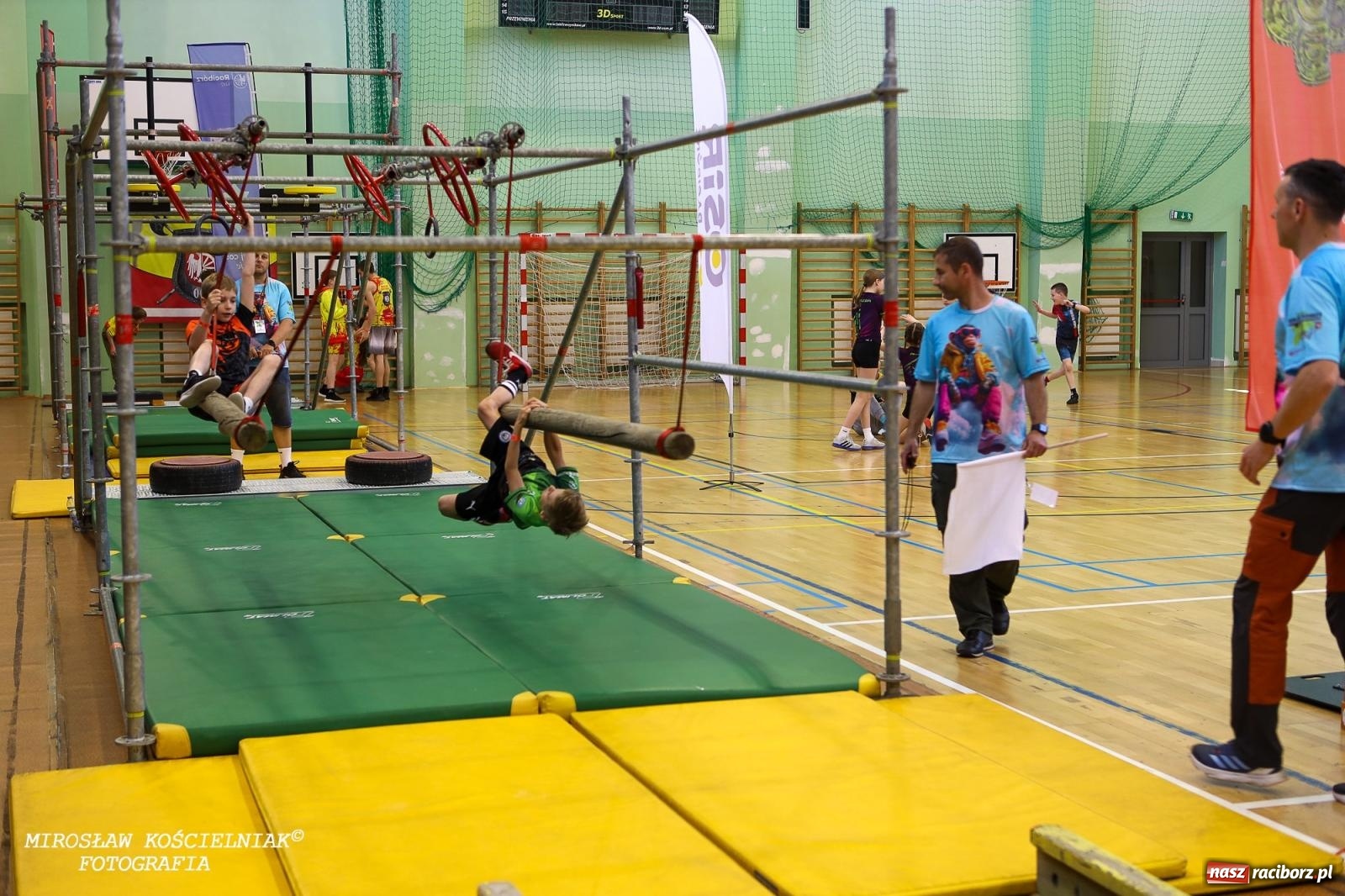 Zdjęcie w galerii na portalu naszraciborz.pl: Ponad 100 młodych zawodników na Mistrzostwach Śląska Ninja Monkey Kids w Raciborzu wiadomości z regionu