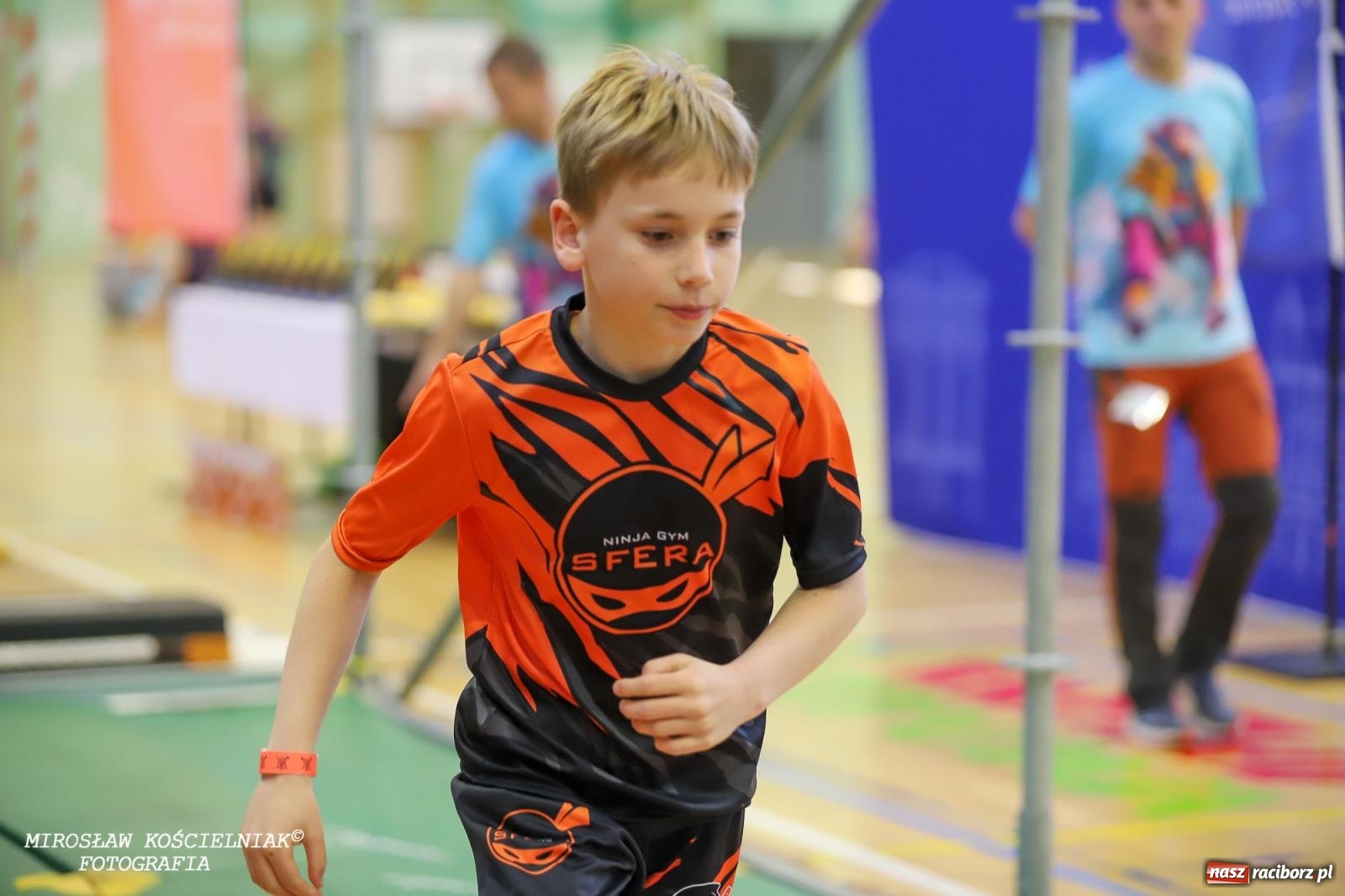 Zdjęcie w galerii na portalu naszraciborz.pl: Ponad 100 młodych zawodników na Mistrzostwach Śląska Ninja Monkey Kids w Raciborzu wiadomości z regionu