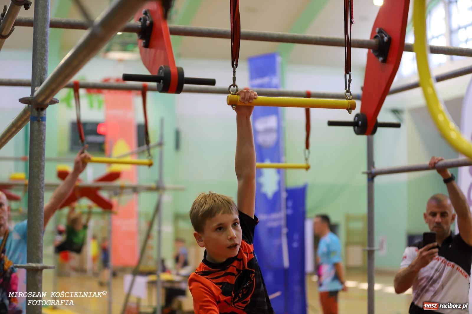 Zdjęcie w galerii na portalu naszraciborz.pl: Ponad 100 młodych zawodników na Mistrzostwach Śląska Ninja Monkey Kids w Raciborzu wiadomości z regionu