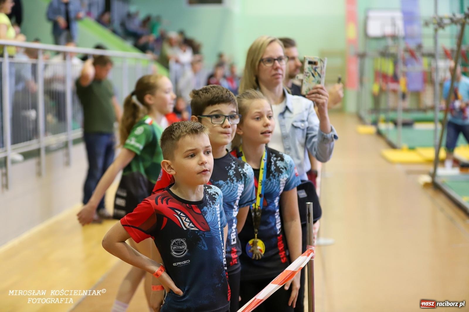 Zdjęcie w galerii na portalu naszraciborz.pl: Ponad 100 młodych zawodników na Mistrzostwach Śląska Ninja Monkey Kids w Raciborzu wiadomości z regionu