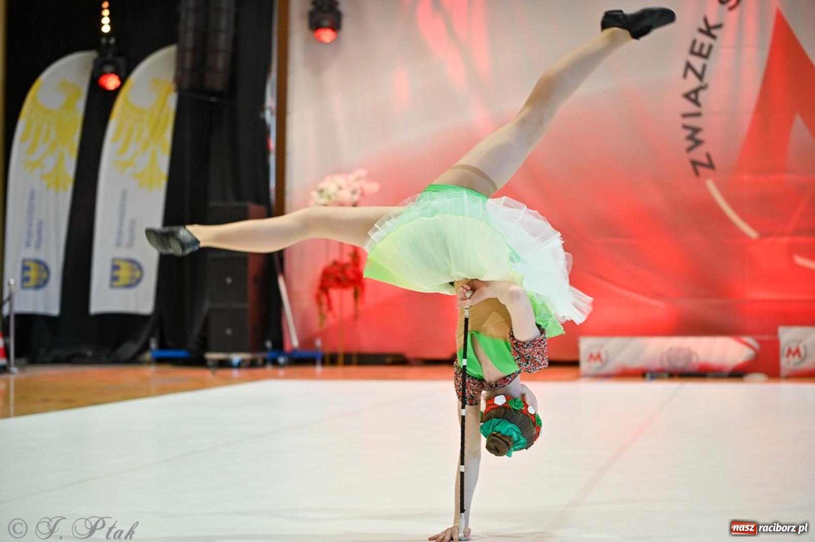 Zdjęcie w galerii na portalu naszraciborz.pl: Rudnik gościł mistrzostwa Polski mażoretek [FOTO] wiadomości z regionu