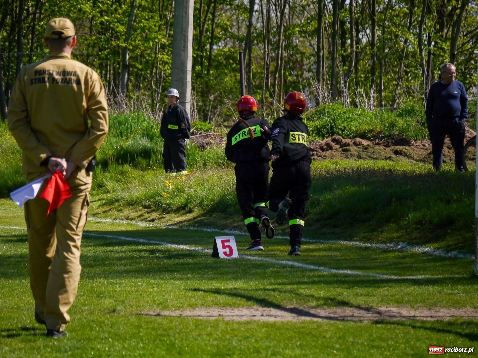 Zdjęcie w galerii na portalu naszraciborz.pl: Powiatowe zawody sportowo-pożarnicze na bis wiadomości z regionu