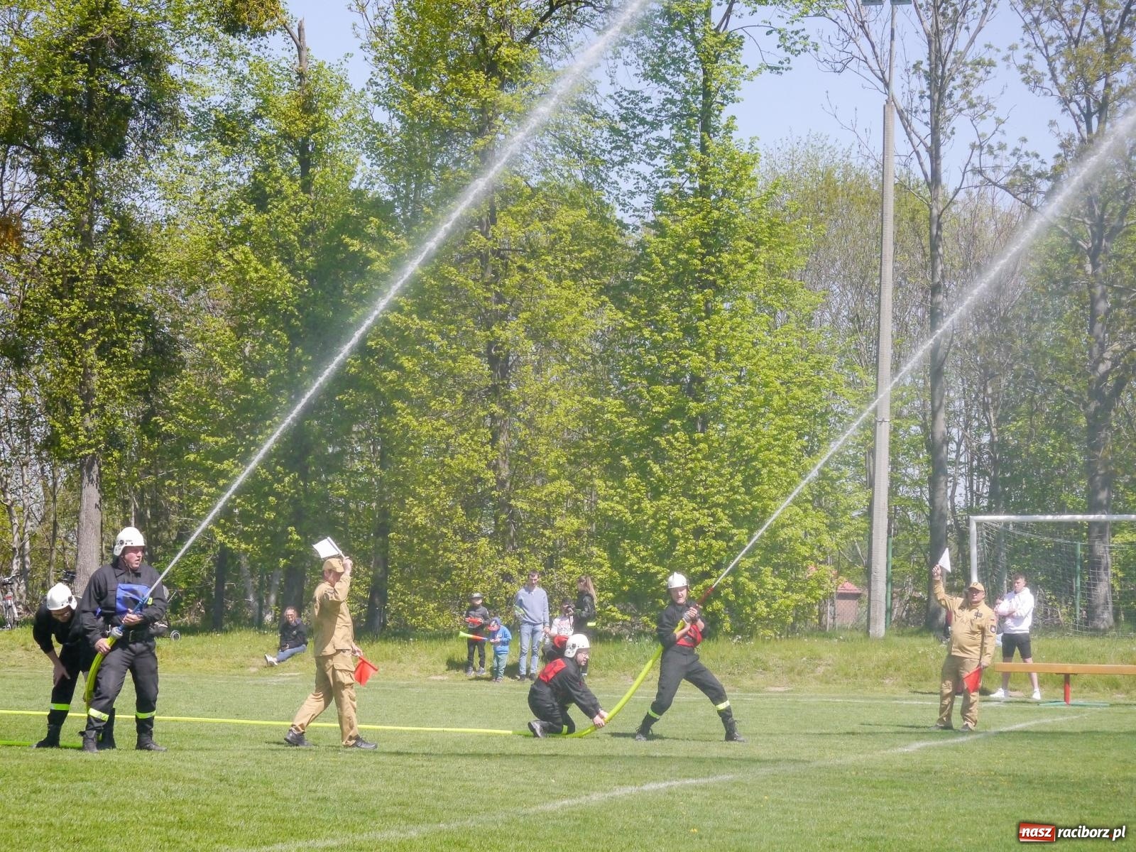 Zdjęcie w galerii na portalu naszraciborz.pl: Powiatowe zawody sportowo-pożarnicze na bis wiadomości z regionu