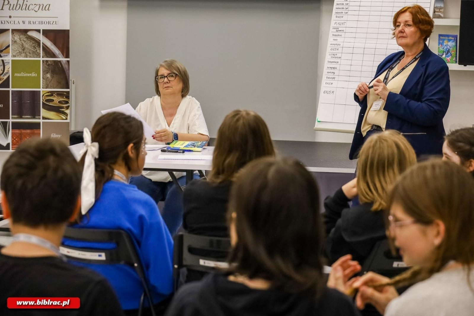 Zdjęcie w galerii na portalu naszraciborz.pl: Baśniowa rywalizacja w Raciborzu – turniej wiedzy o Andersenie  wiadomości z regionu