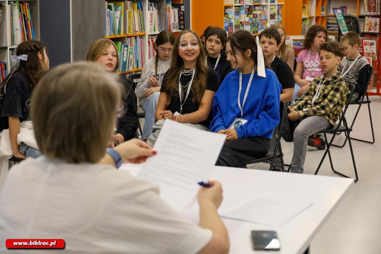 Zdjęcie w galerii na portalu naszraciborz.pl: Baśniowa rywalizacja w Raciborzu – turniej wiedzy o Andersenie  wiadomości z regionu