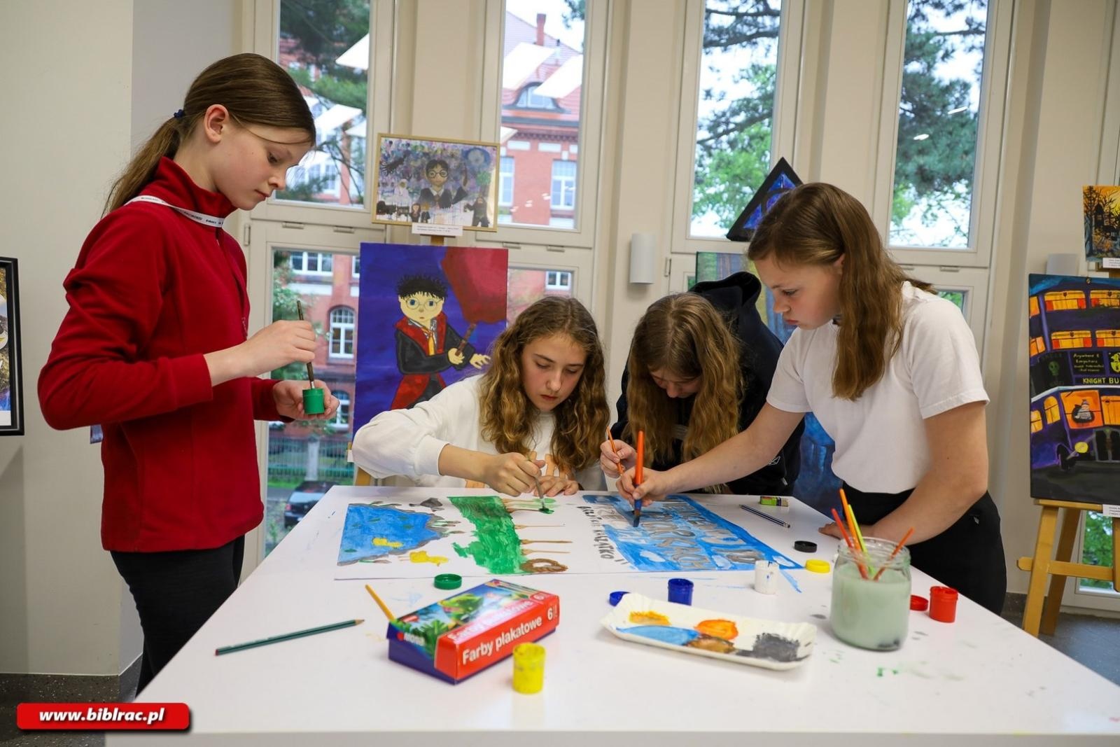 Zdjęcie w galerii na portalu naszraciborz.pl: Baśniowa rywalizacja w Raciborzu – turniej wiedzy o Andersenie  wiadomości z regionu