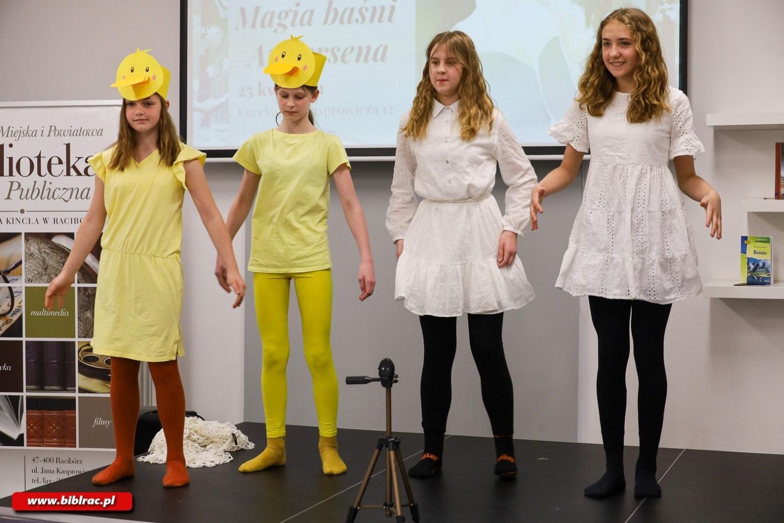 Zdjęcie w galerii na portalu naszraciborz.pl: Baśniowa rywalizacja w Raciborzu – turniej wiedzy o Andersenie  wiadomości z regionu