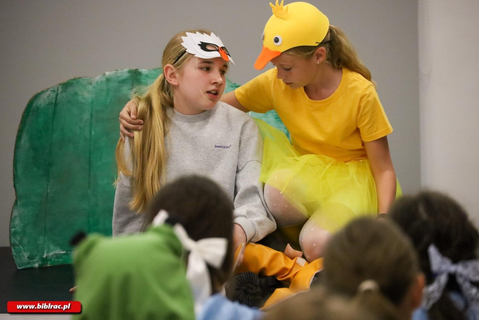 Zdjęcie w galerii na portalu naszraciborz.pl: Baśniowa rywalizacja w Raciborzu – turniej wiedzy o Andersenie  wiadomości z regionu