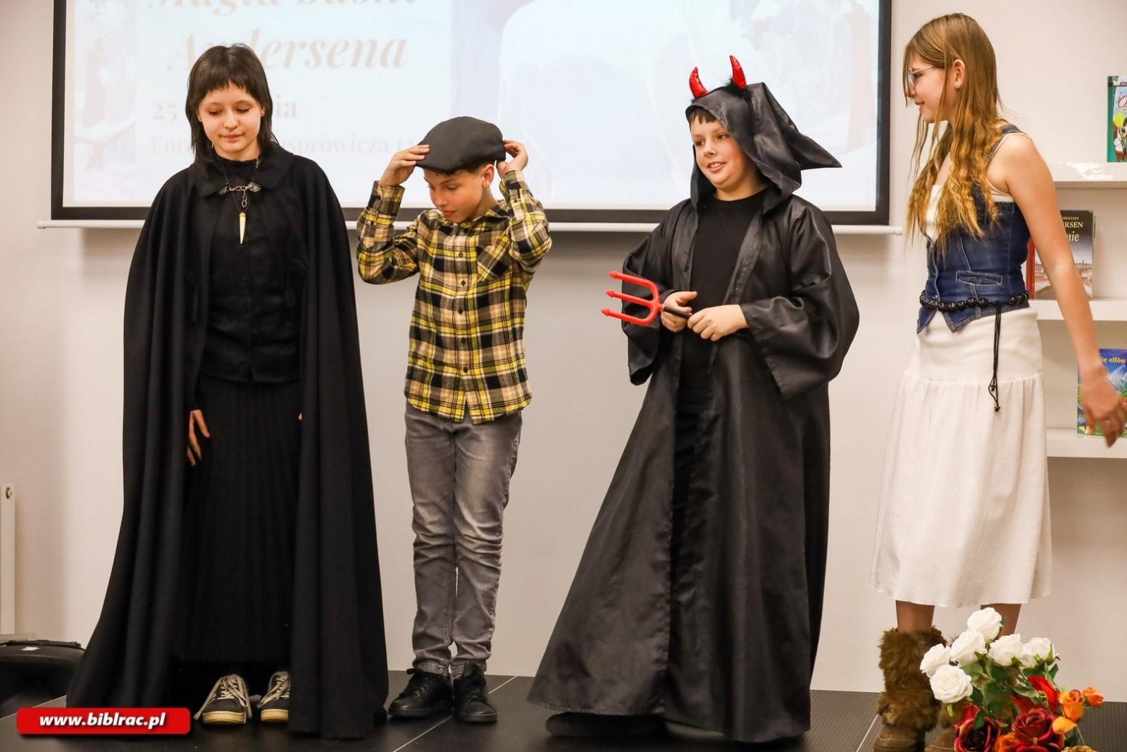 Zdjęcie w galerii na portalu naszraciborz.pl: Baśniowa rywalizacja w Raciborzu – turniej wiedzy o Andersenie  wiadomości z regionu