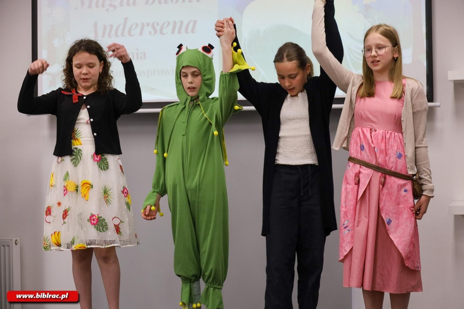 Zdjęcie w galerii na portalu naszraciborz.pl: Baśniowa rywalizacja w Raciborzu – turniej wiedzy o Andersenie  wiadomości z regionu