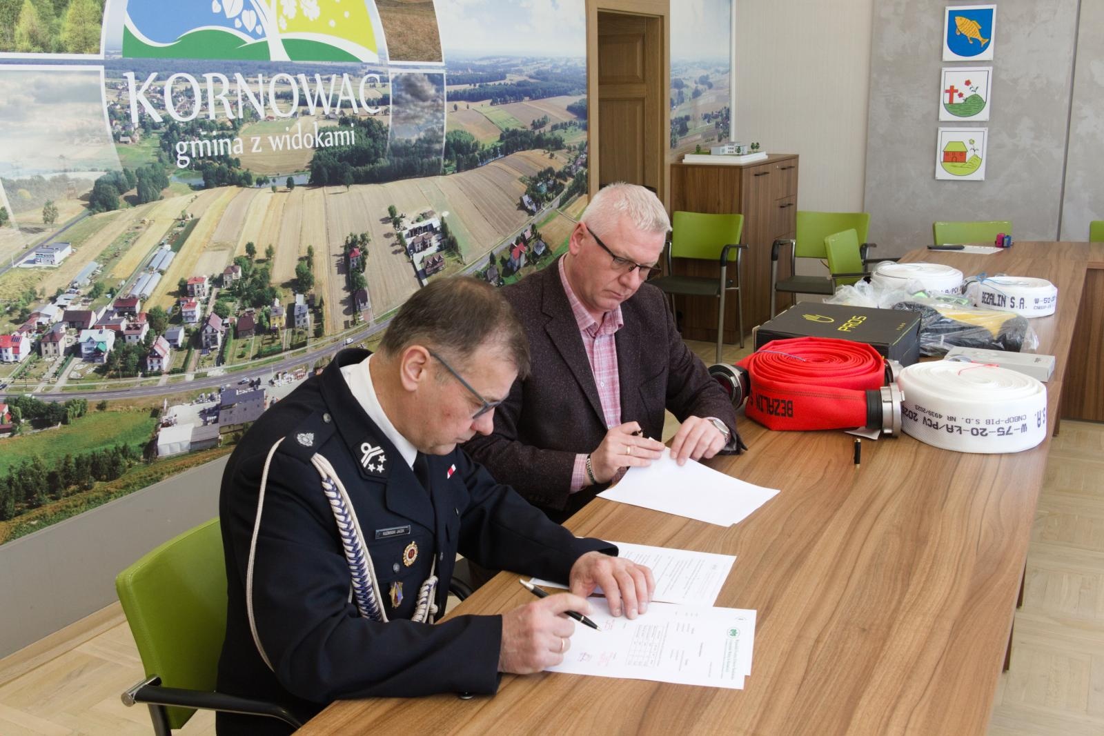 Zdjęcie w galerii na portalu naszraciborz.pl: Gminy powiatu raciborskiego ze wsparciem WFOŚiGW na zakup sprzętu strażackiego wiadomości z regionu