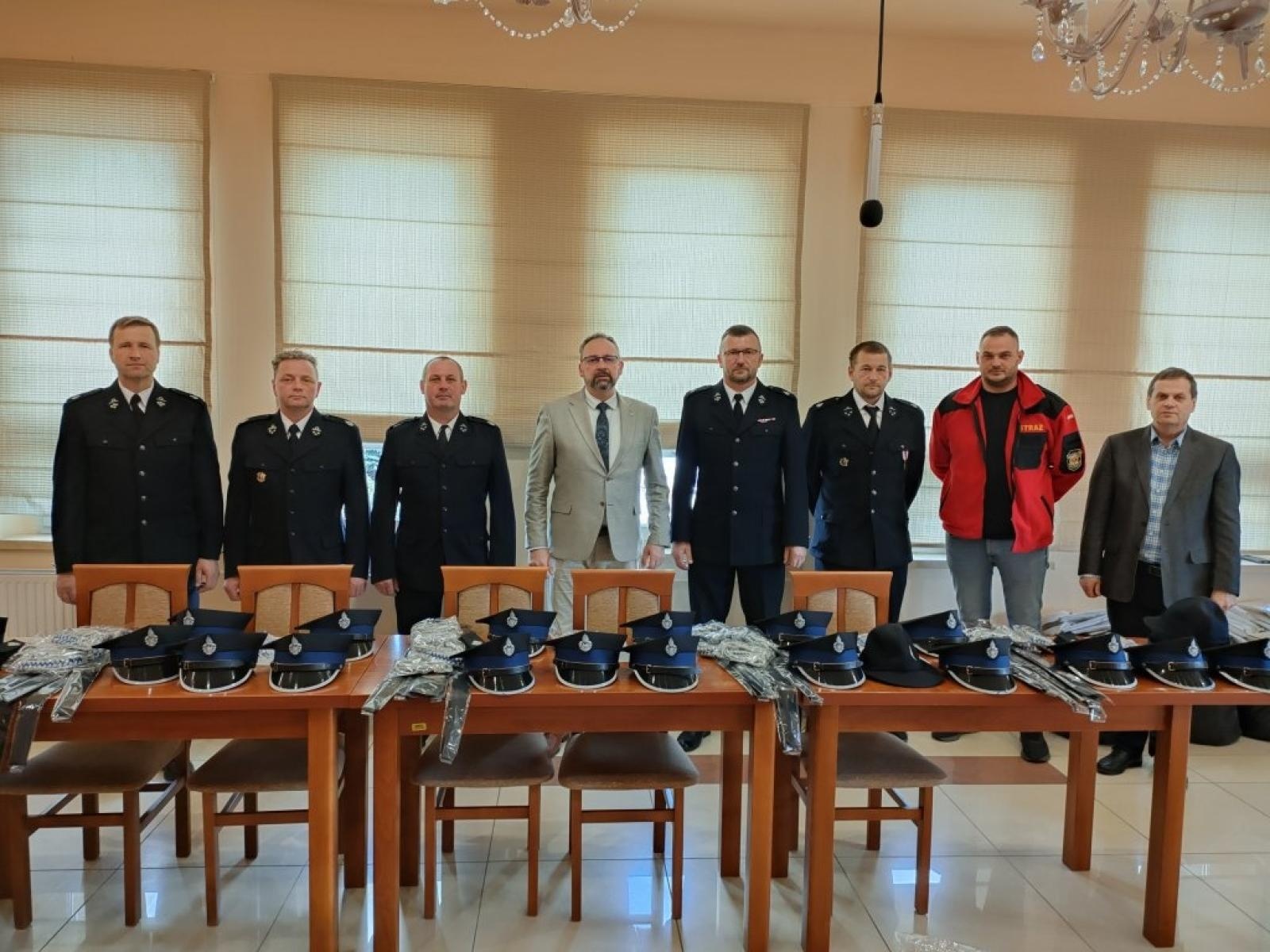 Zdjęcie w galerii na portalu naszraciborz.pl: Gminy powiatu raciborskiego ze wsparciem WFOŚiGW na zakup sprzętu strażackiego wiadomości z regionu