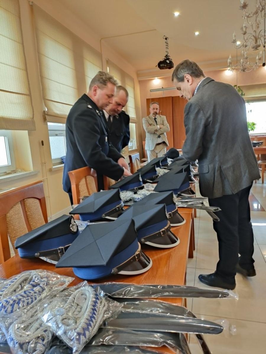 Zdjęcie w galerii na portalu naszraciborz.pl: Gminy powiatu raciborskiego ze wsparciem WFOŚiGW na zakup sprzętu strażackiego wiadomości z regionu