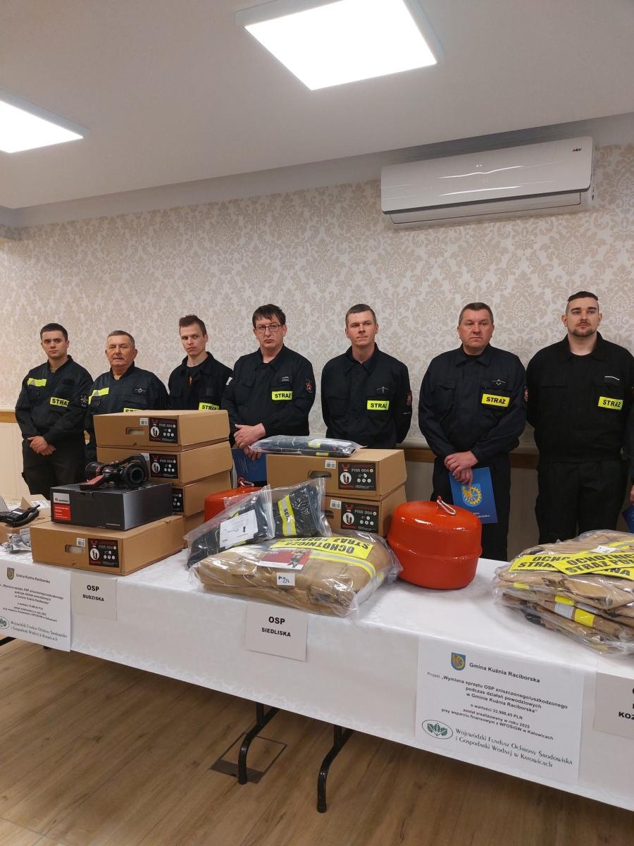 Zdjęcie w galerii na portalu naszraciborz.pl: Gminy powiatu raciborskiego ze wsparciem WFOŚiGW na zakup sprzętu strażackiego wiadomości z regionu