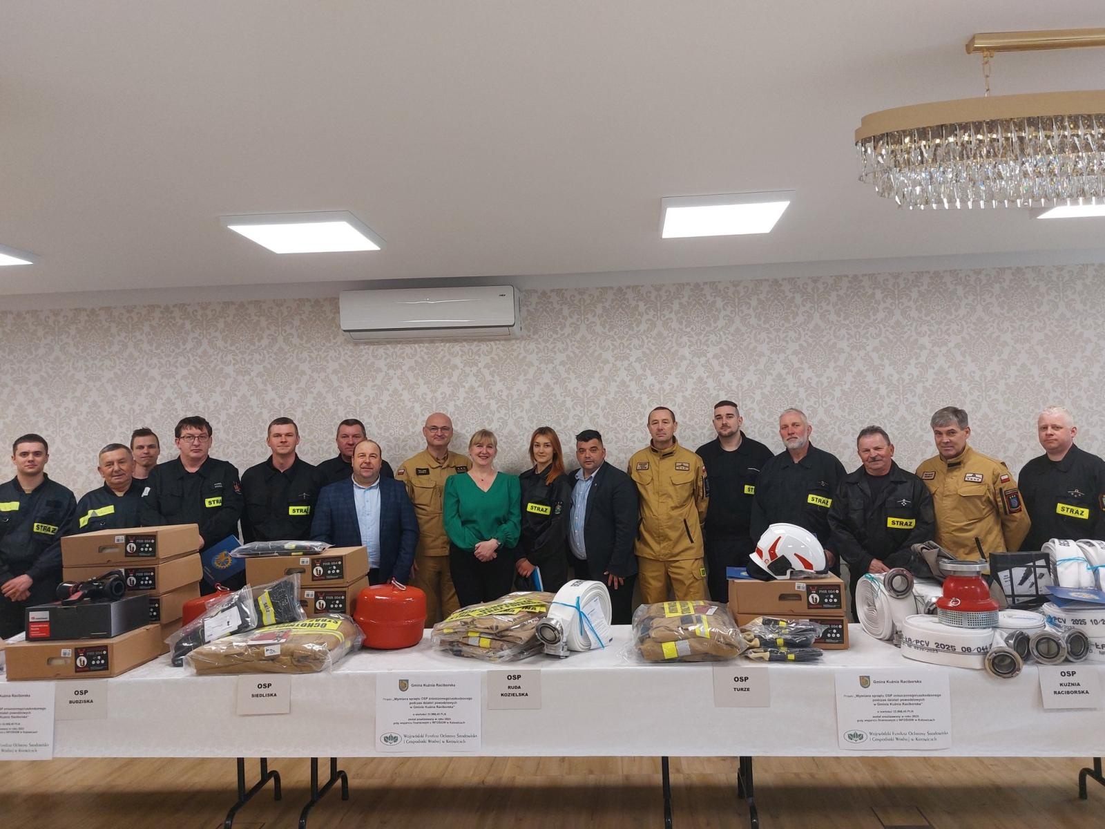 Zdjęcie w galerii na portalu naszraciborz.pl: Gminy powiatu raciborskiego ze wsparciem WFOŚiGW na zakup sprzętu strażackiego wiadomości z regionu