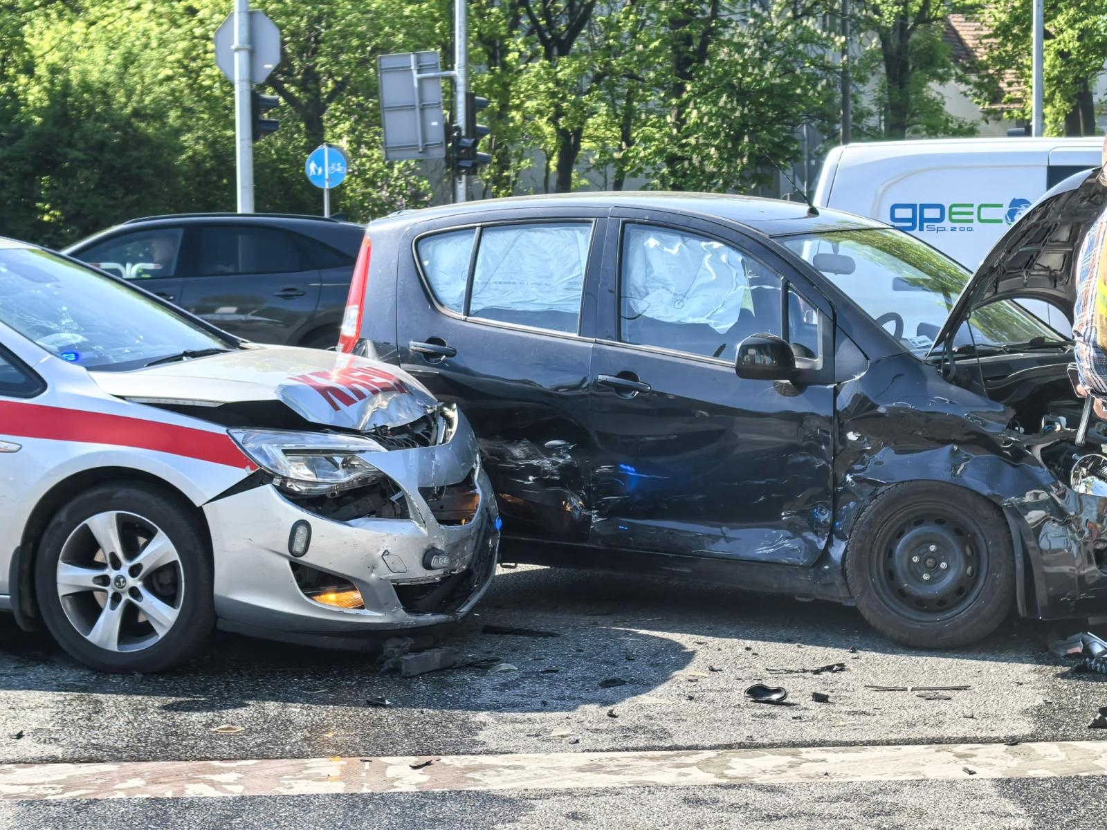 Zdjęcie w galerii na portalu naszraciborz.pl: Niecodzienna interwencja raciborskiej drogówki. Musieli dowieźć krew do Jastrzębia Zdroju wiadomości z regionu