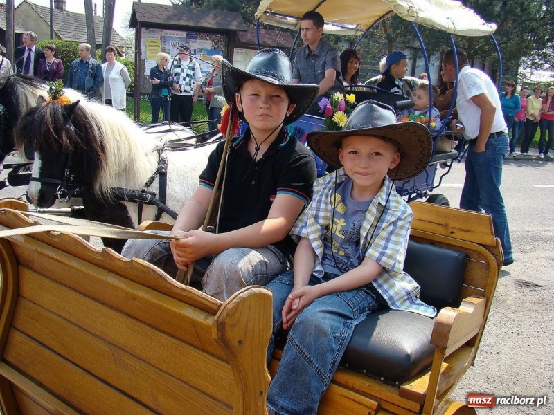 Zdjęcie w galerii na portalu naszraciborz.pl: W Zawadzie prosili Boga o urodzaj wiadomości z regionu