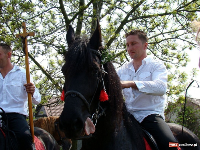 Zdjęcie w galerii na portalu naszraciborz.pl: W Zawadzie prosili Boga o urodzaj wiadomości z regionu