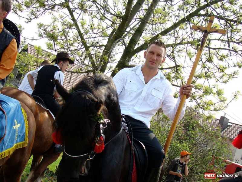 Zdjęcie w galerii na portalu naszraciborz.pl: W Zawadzie prosili Boga o urodzaj wiadomości z regionu