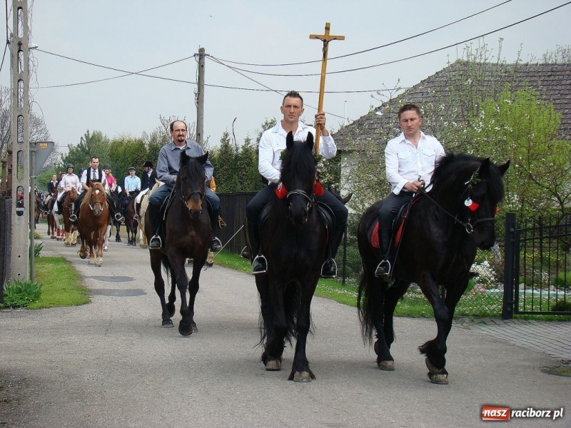 Zdjęcie w galerii na portalu naszraciborz.pl: W Zawadzie prosili Boga o urodzaj wiadomości z regionu