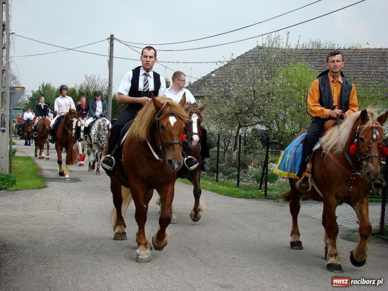 Zdjęcie w galerii na portalu naszraciborz.pl: W Zawadzie prosili Boga o urodzaj wiadomości z regionu