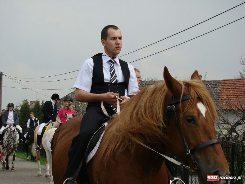 Zdjęcie w galerii na portalu naszraciborz.pl: W Zawadzie prosili Boga o urodzaj wiadomości z regionu
