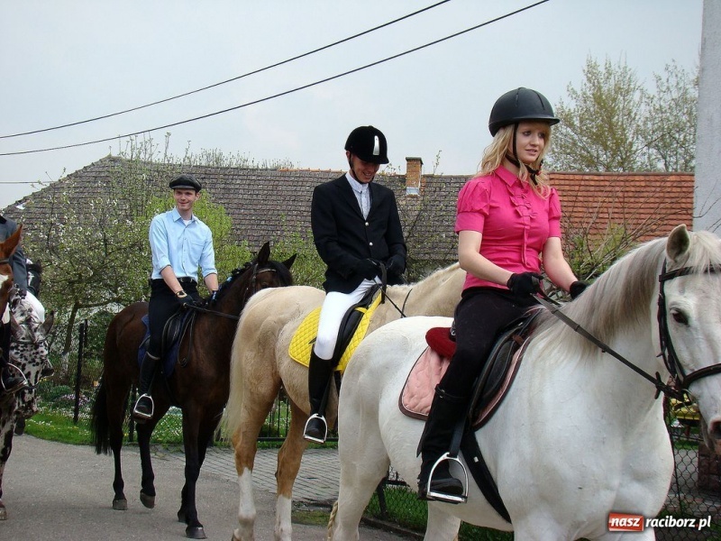 Zdjęcie w galerii na portalu naszraciborz.pl: W Zawadzie prosili Boga o urodzaj wiadomości z regionu