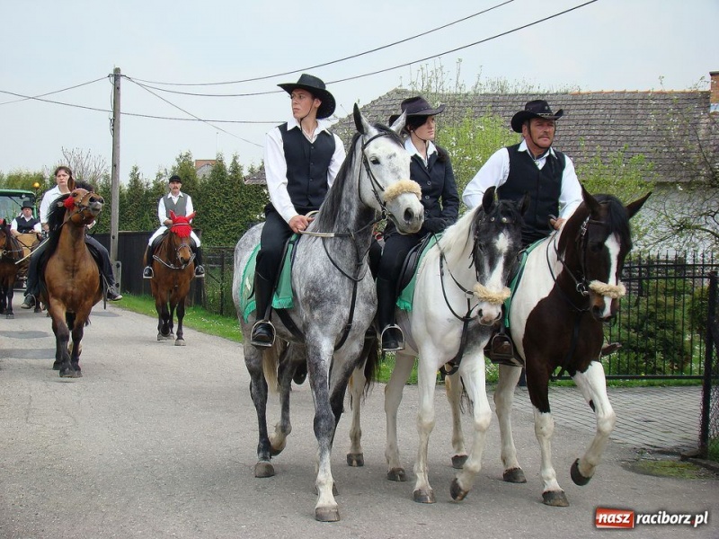 Zdjęcie w galerii na portalu naszraciborz.pl: W Zawadzie prosili Boga o urodzaj wiadomości z regionu