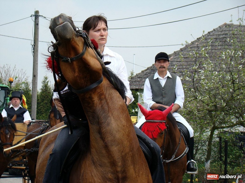 Zdjęcie w galerii na portalu naszraciborz.pl: W Zawadzie prosili Boga o urodzaj wiadomości z regionu