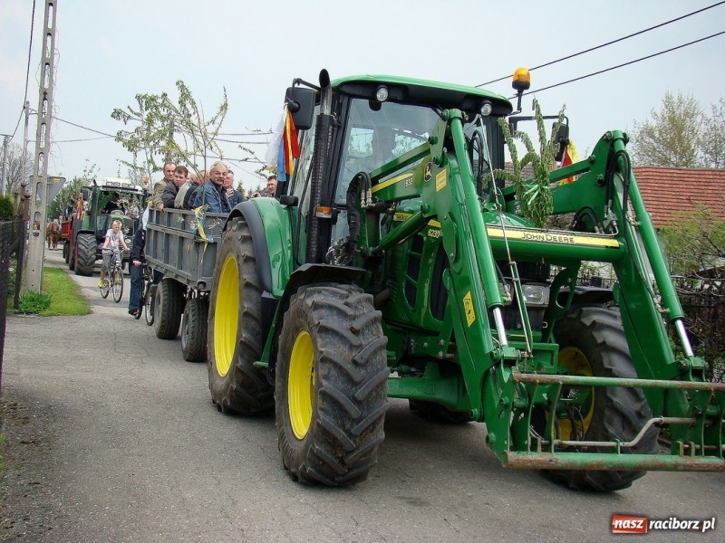 Zdjęcie w galerii na portalu naszraciborz.pl: W Zawadzie prosili Boga o urodzaj wiadomości z regionu