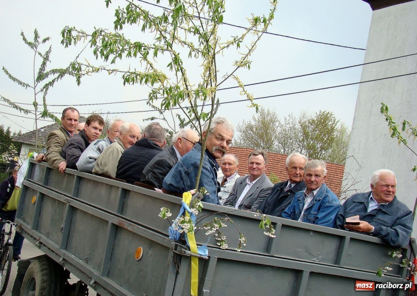 Zdjęcie w galerii na portalu naszraciborz.pl: W Zawadzie prosili Boga o urodzaj wiadomości z regionu