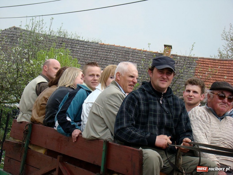 Zdjęcie w galerii na portalu naszraciborz.pl: W Zawadzie prosili Boga o urodzaj wiadomości z regionu