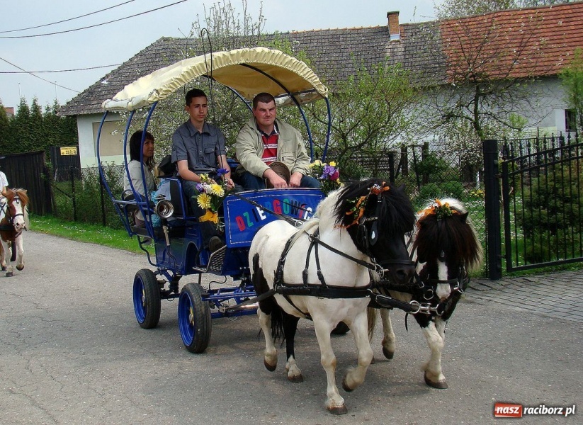 Zdjęcie w galerii na portalu naszraciborz.pl: W Zawadzie prosili Boga o urodzaj wiadomości z regionu