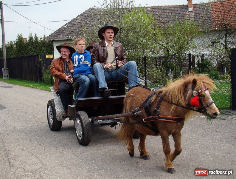 Zdjęcie w galerii na portalu naszraciborz.pl: W Zawadzie prosili Boga o urodzaj wiadomości z regionu