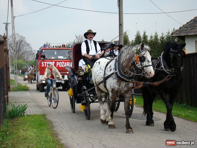 Zdjęcie w galerii na portalu naszraciborz.pl: W Zawadzie prosili Boga o urodzaj wiadomości z regionu