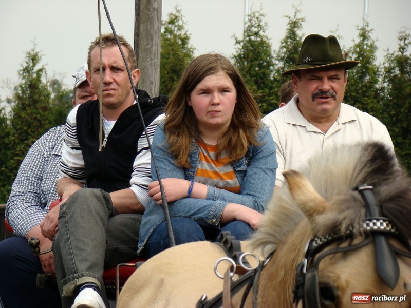 Zdjęcie w galerii na portalu naszraciborz.pl: W Zawadzie prosili Boga o urodzaj wiadomości z regionu