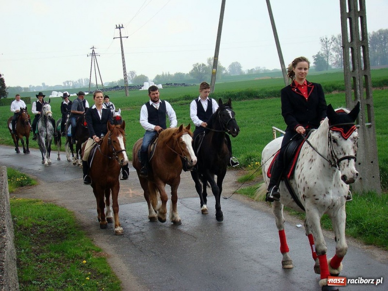 Zdjęcie w galerii na portalu naszraciborz.pl: W Zawadzie prosili Boga o urodzaj wiadomości z regionu