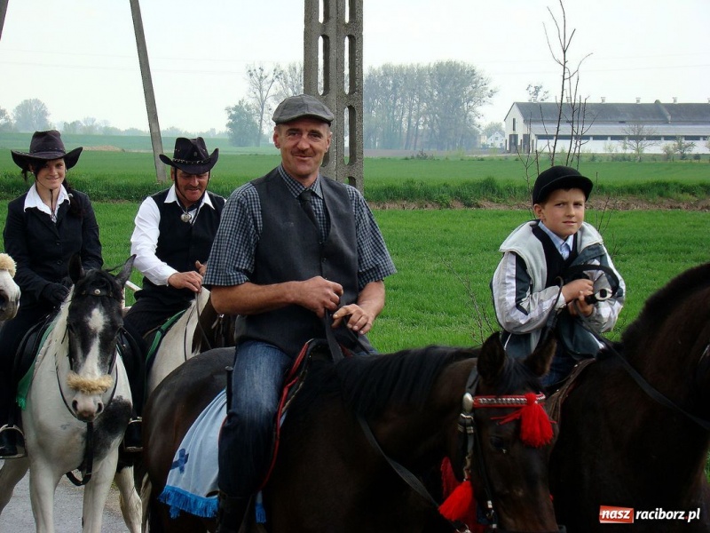 Zdjęcie w galerii na portalu naszraciborz.pl: W Zawadzie prosili Boga o urodzaj wiadomości z regionu