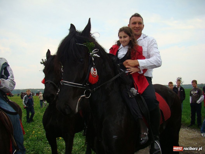 Zdjęcie w galerii na portalu naszraciborz.pl: W Zawadzie prosili Boga o urodzaj wiadomości z regionu