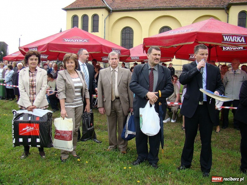 Zdjęcie w galerii na portalu naszraciborz.pl: W Zawadzie prosili Boga o urodzaj wiadomości z regionu